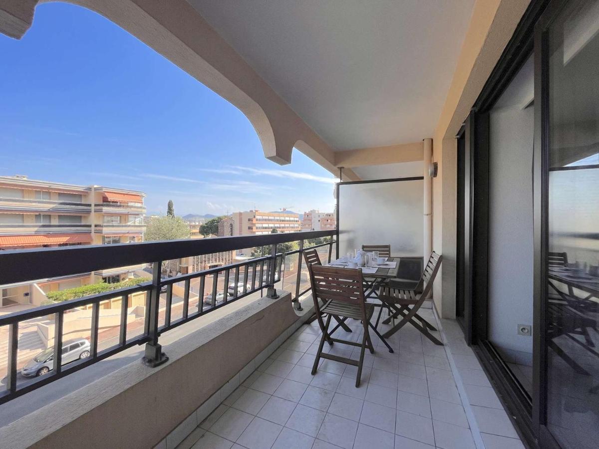 Studio Cabine A 200M De Port Frejus, Plage, Commerces, Terrasse, 4 Couchages, Menage Inclus - Fr-1-226A-31 Exteriér fotografie