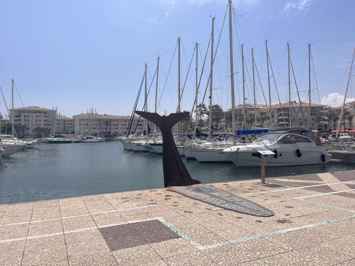 Studio Cabine A 200M De Port Frejus, Plage, Commerces, Terrasse, 4 Couchages, Menage Inclus - Fr-1-226A-31 Exteriér fotografie