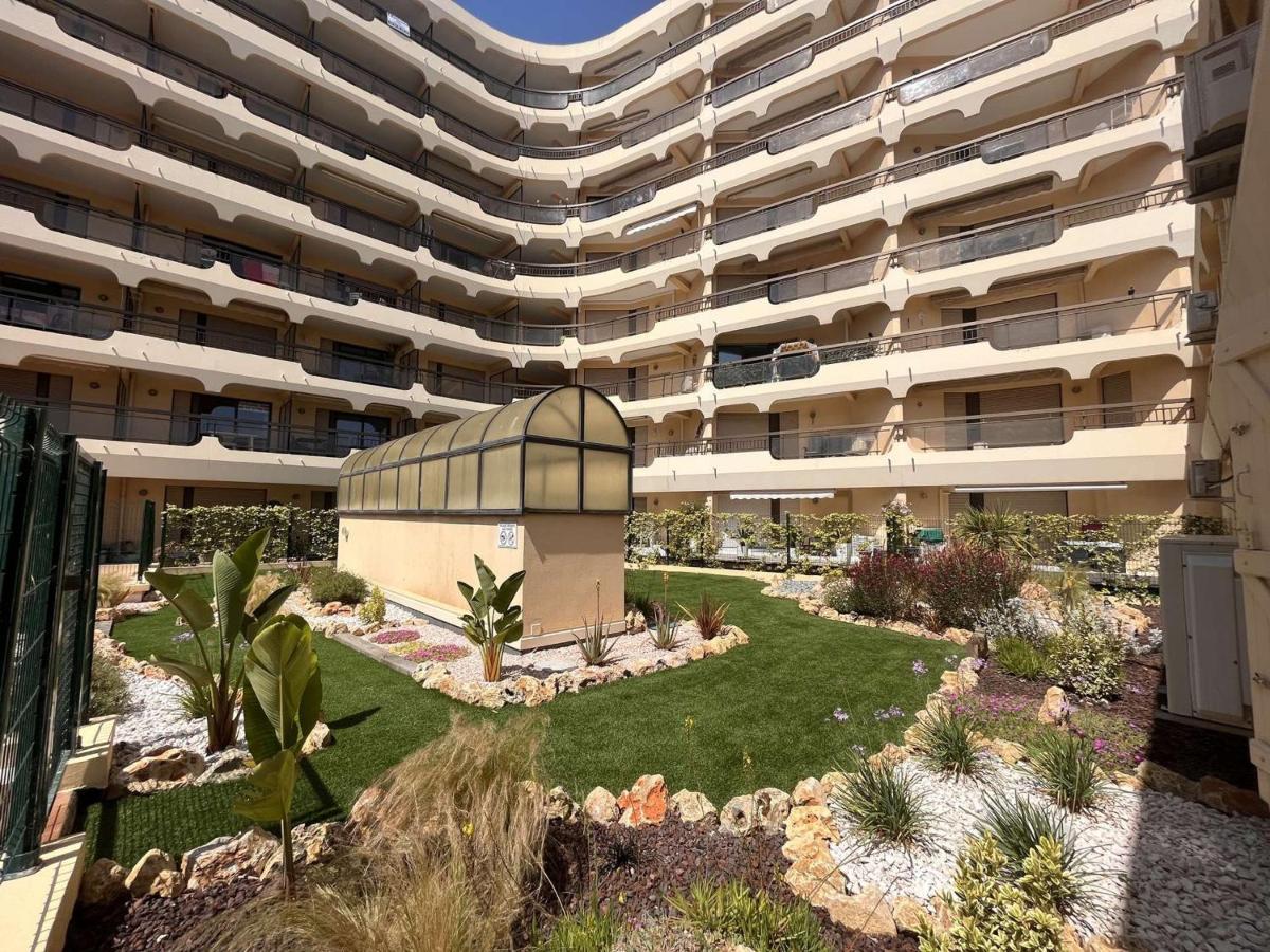Studio Cabine A 200M De Port Frejus, Plage, Commerces, Terrasse, 4 Couchages, Menage Inclus - Fr-1-226A-31 Exteriér fotografie