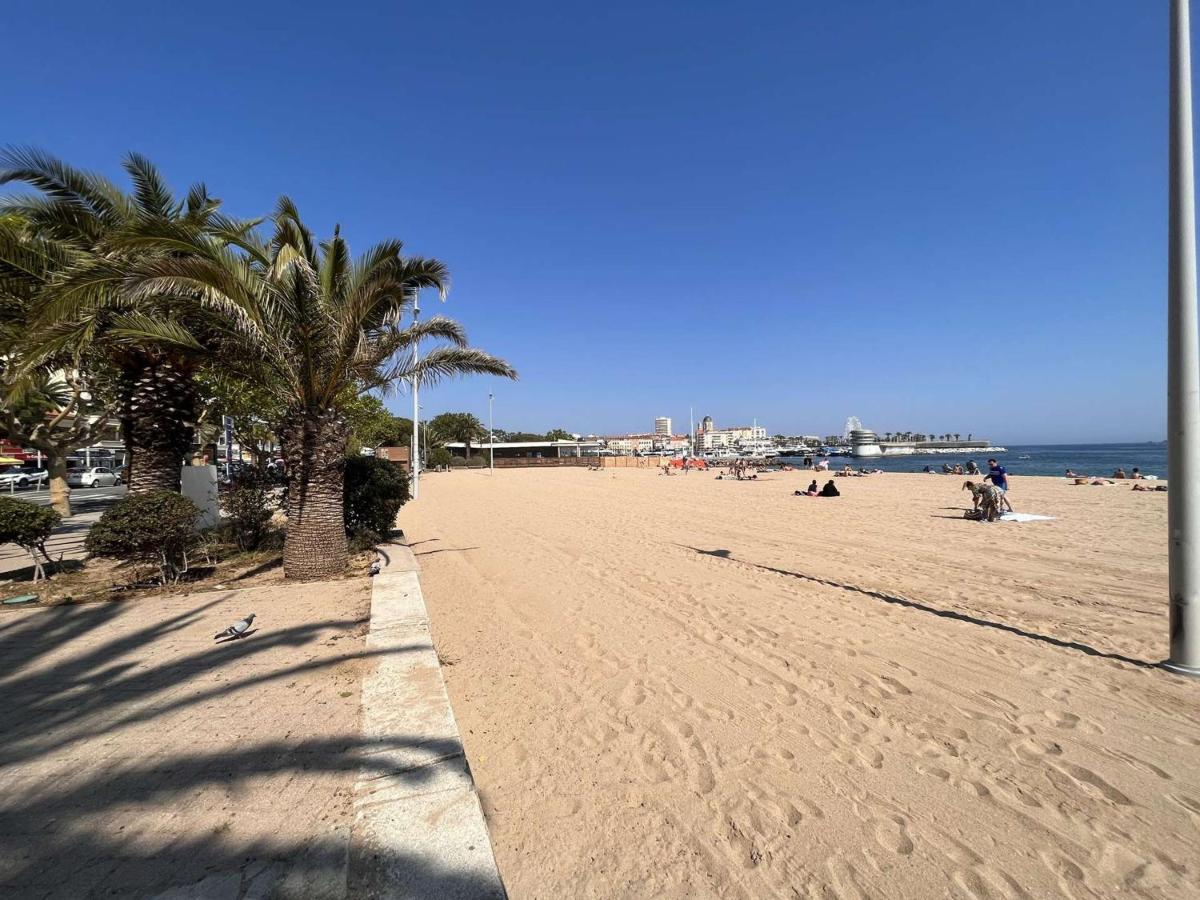 Studio Cabine A 200M De Port Frejus, Plage, Commerces, Terrasse, 4 Couchages, Menage Inclus - Fr-1-226A-31 Exteriér fotografie