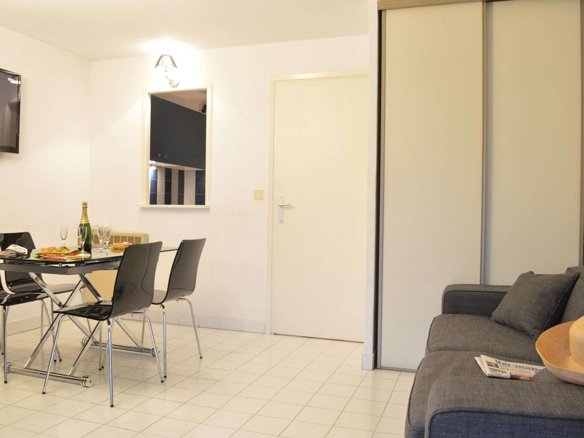 Studio Cabine A 200M De Port Frejus, Plage, Commerces, Terrasse, 4 Couchages, Menage Inclus - Fr-1-226A-31 Exteriér fotografie